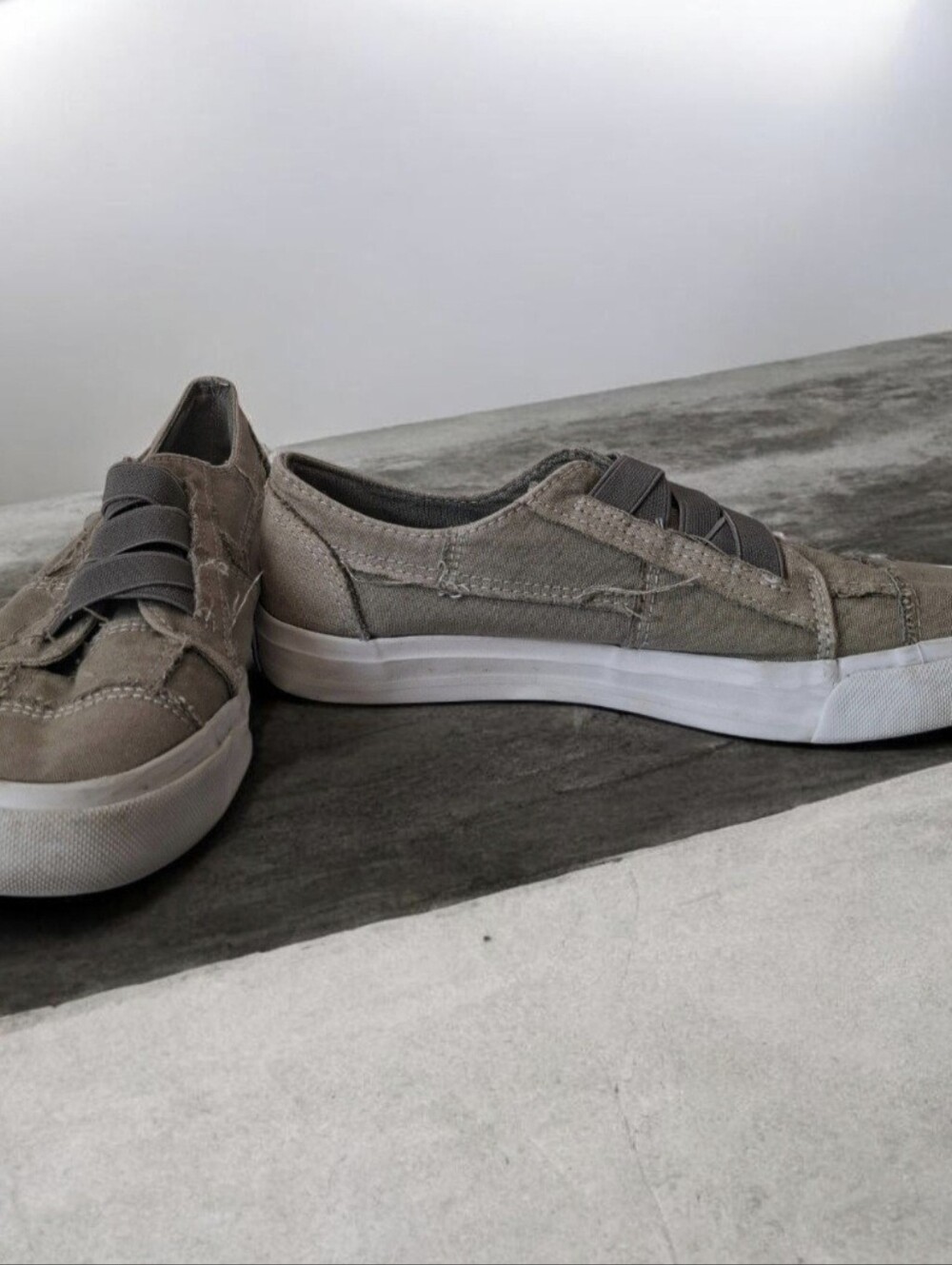 Blowfish Malibu Unisex Beige Canvas Slip-On Stretch Low-Top Sneakers W Size 8